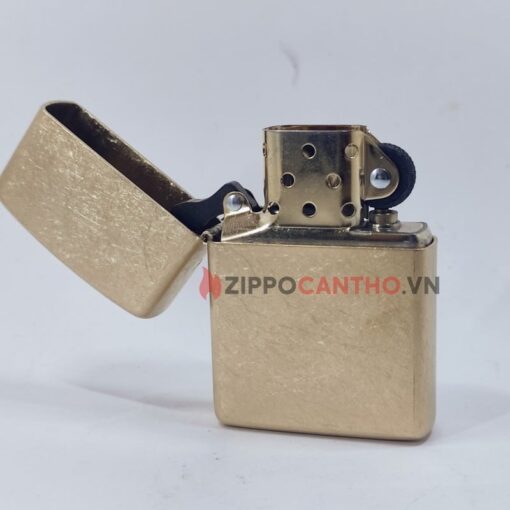 Zippo Armor Tumbled Brass 28496 - Zippo Vỏ Dày Vàng Bụi 6