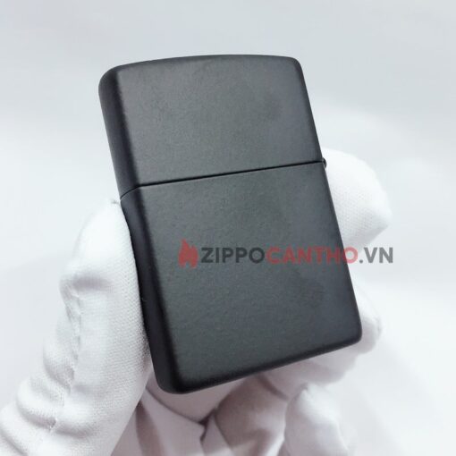 Zippo Black Matte With Zippo Logo And Border 218ZB - Zippo Sơn Đen Viền Đỏ 8